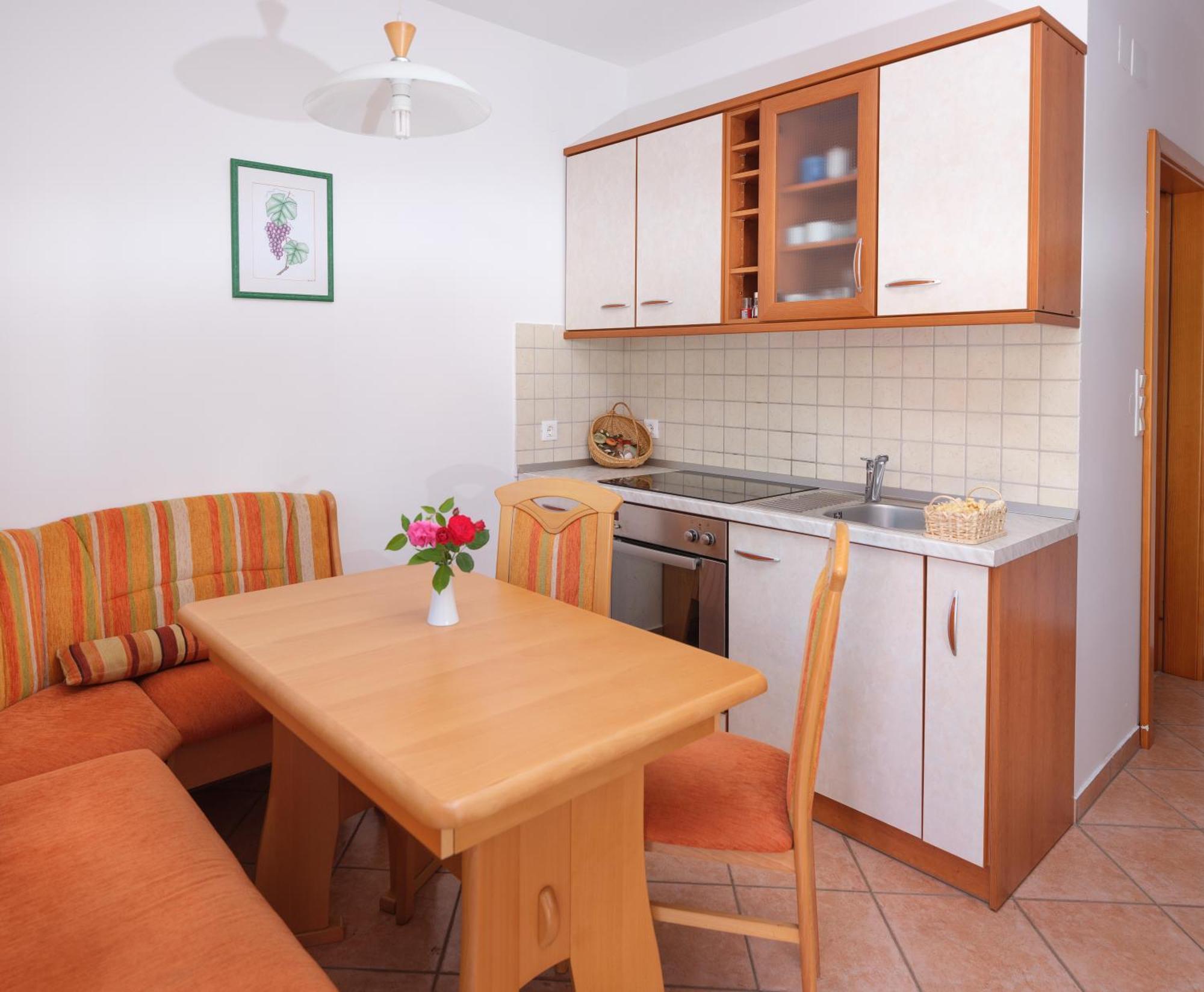 Apartments Suster Stari Trg ob Kolpi Exterior photo