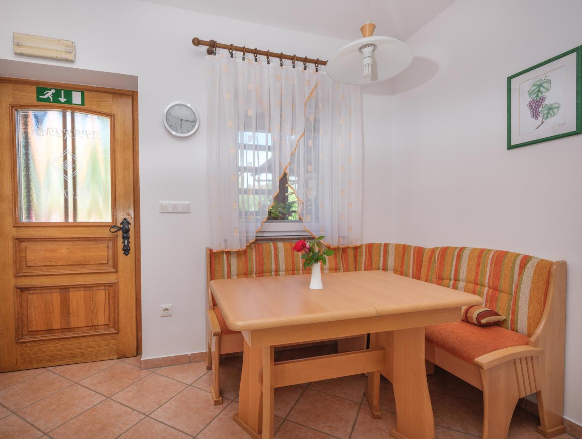 Apartments Suster Stari Trg ob Kolpi Room photo