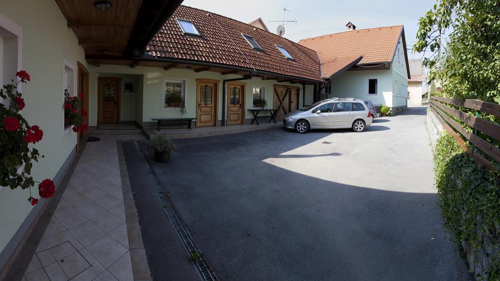 Apartments Suster Stari Trg ob Kolpi Exterior photo
